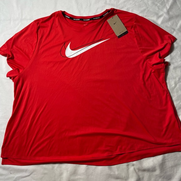 Nike Tops - NWT Nike Running Red Graphic T shirt women’s size 3X